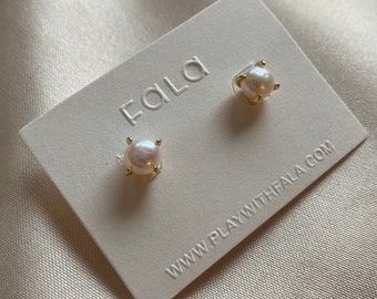Klassische Perlen Ohrstecker - Zarte Ohrringe mit Süßwasser Perlen - Zeitlose Perlen Ohrstecker - Elegante 18k Vergoldete Perlen Ohrstecker