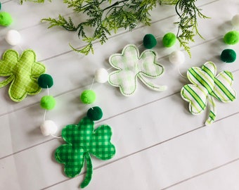 St Patrick’s day garland/St Patricks fabric clovers/Felt clover garland/Clover banner/St Patricks banner/St Patricks felt ball garland