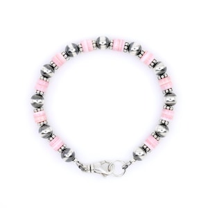 Queen Conch & Navajo-parelarmband, 6 mm roze heishi-kralen, sterlingzilveren accenten, vrouwelijk cadeau voor haar, gelaagdheid stapelarmband