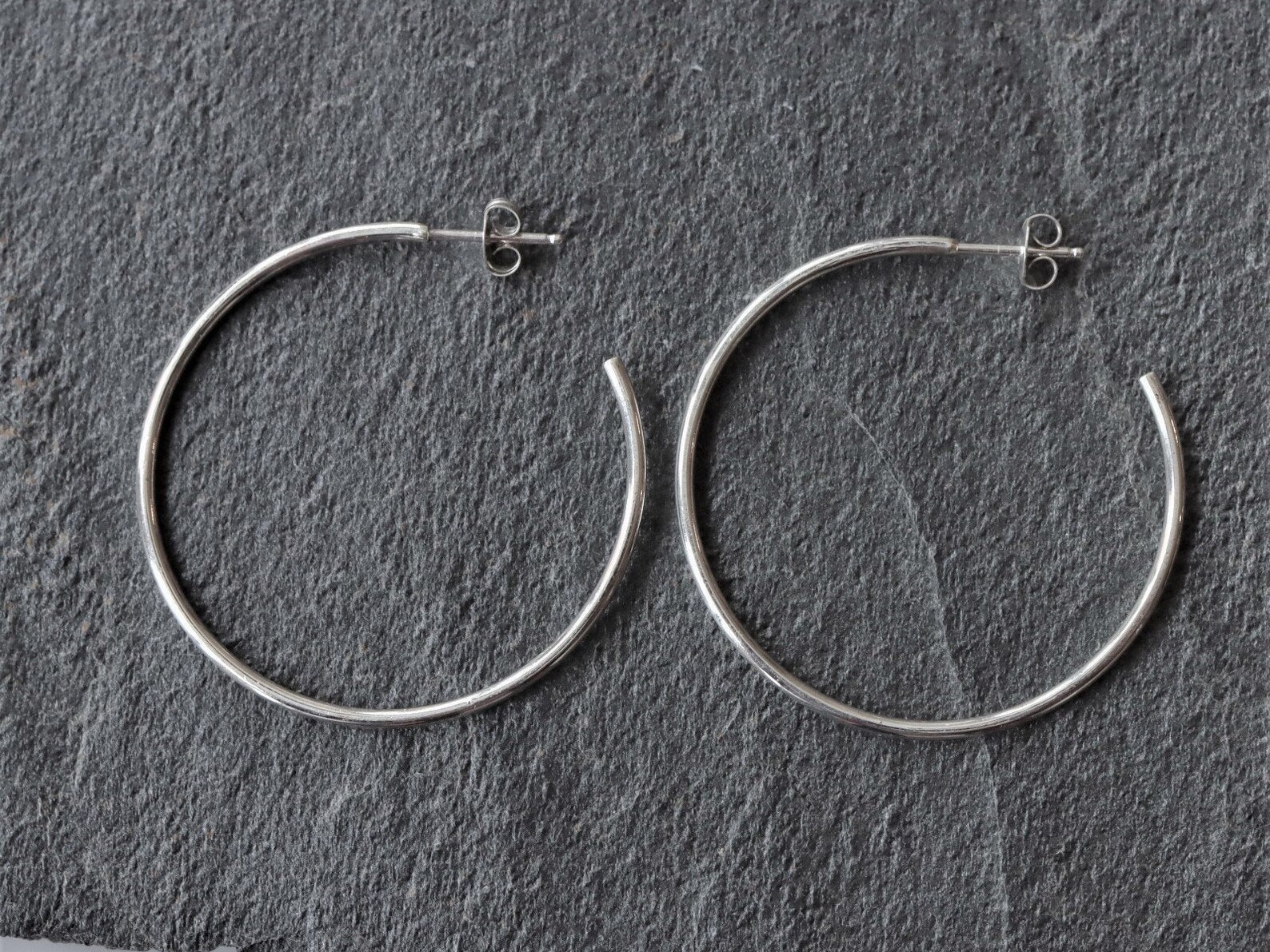 Thin post earrings Outlet