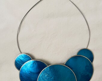 Collier Culture Mix - Coquillage Capiz - 5 cercles - Bleu électrique