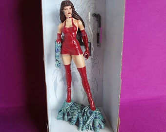 Figura de acción de Witchblade de Sara Pezzini de Top Cow, del año 2000, con movilidad limitada.