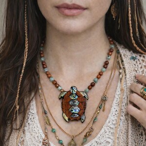 Vintage Lee Sands Inlaid Abalone Turtle Necklace Hawaiian Boho Style