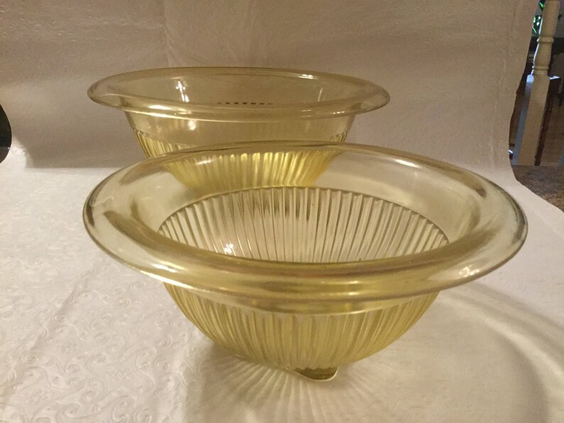 Vintage mixing bowls