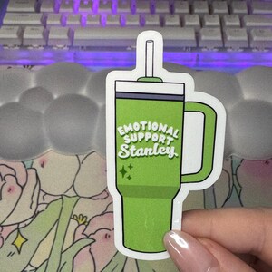 Grüner emotionaler Support Stanley-Aufkleber, grüner Apple Stanley Cup-Aufkleber, Hydratationsaufkleber für Laptops, niedlicher emotionaler Wasserflaschenaufkleber
