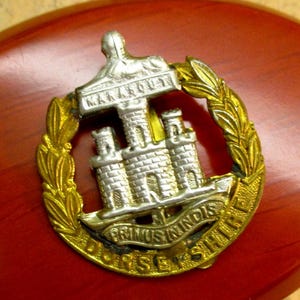 VINTAGE Dorsetshire Regiment Cap Badge ~ WWII British Army Hat Badge