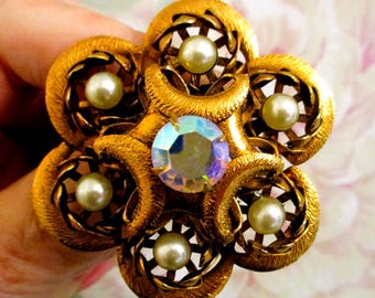 Broche florale superposée VINTAGE : fausses perles, strass en cristal aurore boréale, bijoux en plaqué or rose
