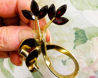 VINTAGE Candy Apple Red Rhinestone Brooch: Rhinestone Gold Plated Floral Swirl Jewelry