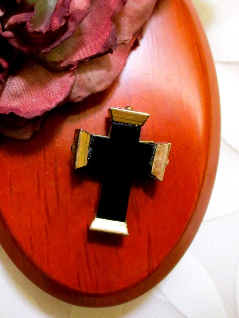 Broche victoriano francés de cruz de azabache para duelo ~ Joyería antigua de cristal negro chapada en oro de 10 quilates ~ Broche de cruz Memento Mori del siglo XIX imagen 5