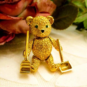 【ひろ】HARPO Bear Brooch Arrowhead pendant with a bear. Harpo Paris. Large size.