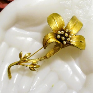 Vintage BSK Gold Plated Flower Brooch: Glass Pearl Statement Jewelry