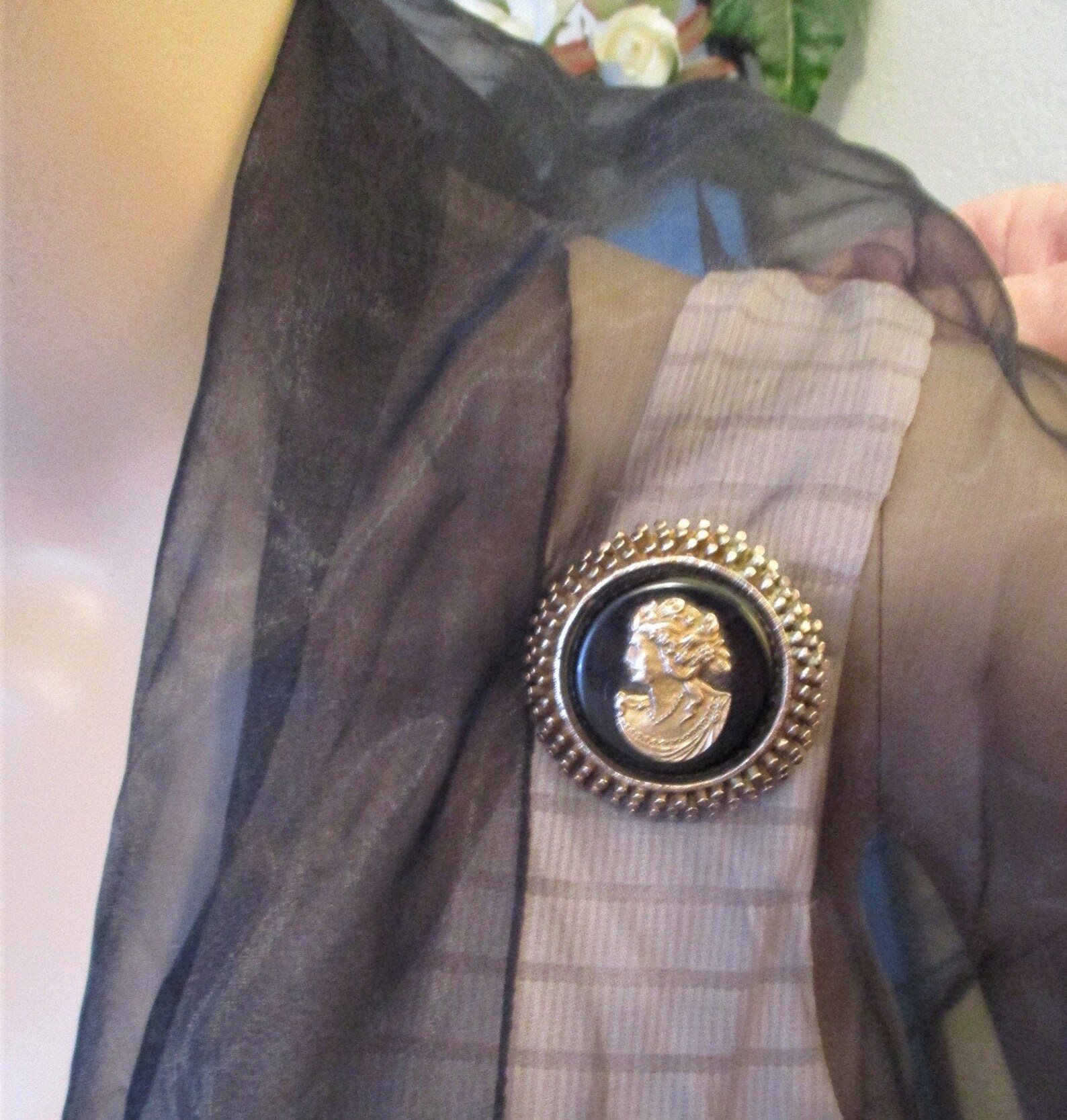 Cameo Brooch Black Glass Gold Plate Vintage Gold Hobnail Etsy
