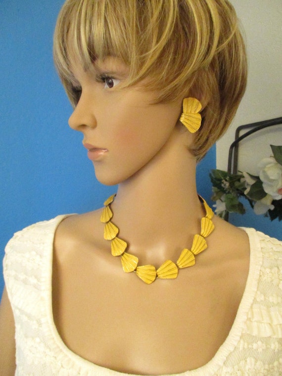 VINTAGE Frosted Gold Plate Necklace Earrings Set ~