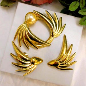 a*e様 ヴィンテージ: GIVENCHY レア コレクタブル ブローチ Vintage Rare Givenchy Signed Set Givenchy Brooch and