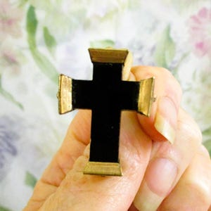 Broche victoriano francés de cruz de azabache para duelo ~ Joyería antigua de cristal negro chapada en oro de 10 quilates ~ Broche de cruz Memento Mori del siglo XIX imagen 3