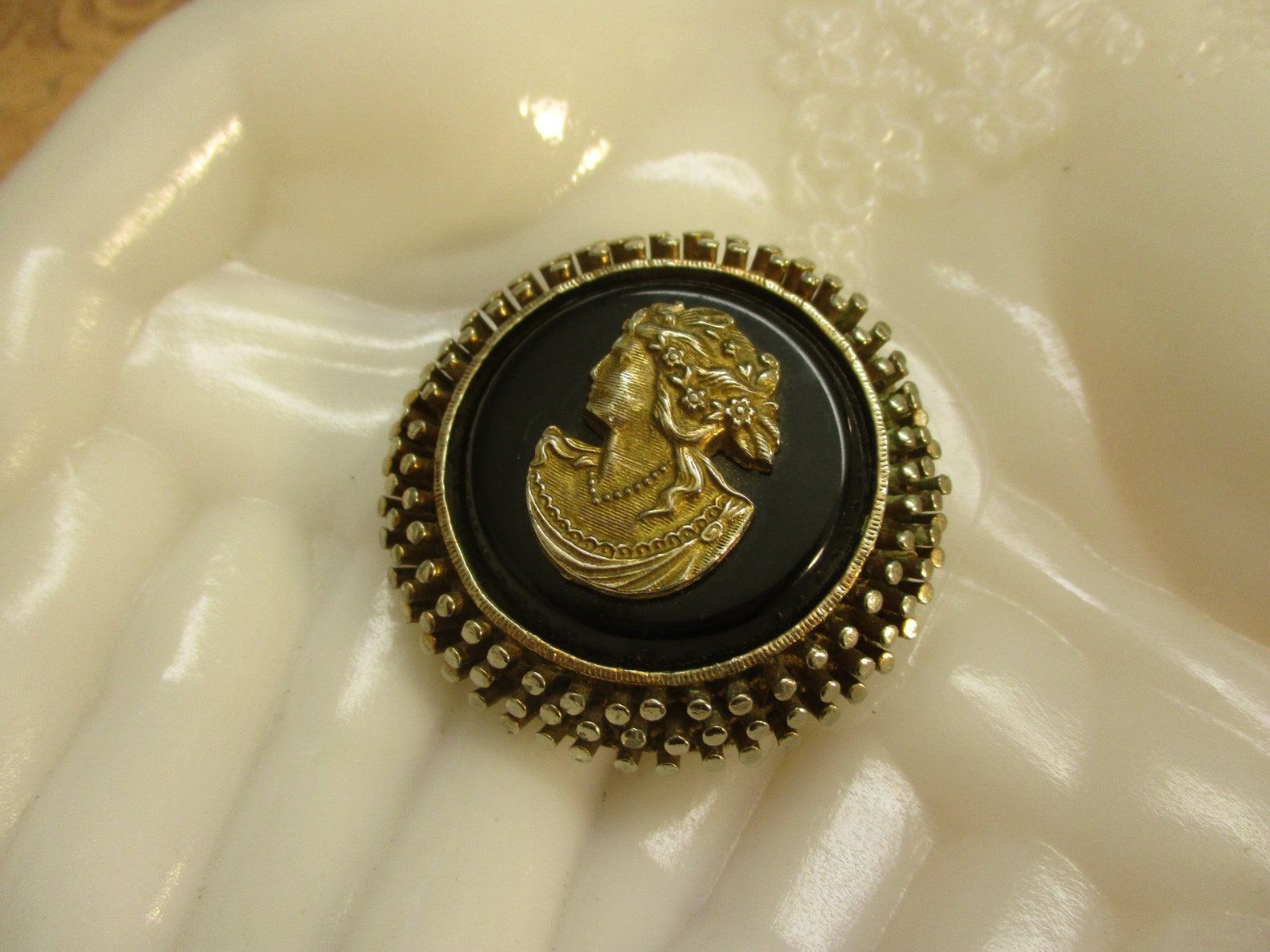 Cameo Brooch Black Glass Gold Plate Vintage Gold Hobnail Etsy
