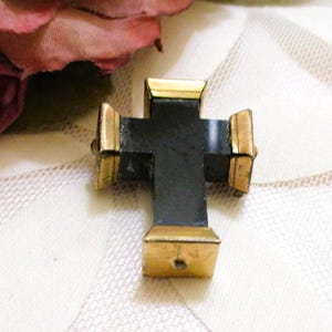 Broche victoriano francés de cruz de azabache para duelo ~ Joyería antigua de cristal negro chapada en oro de 10 quilates ~ Broche de cruz Memento Mori del siglo XIX imagen 7