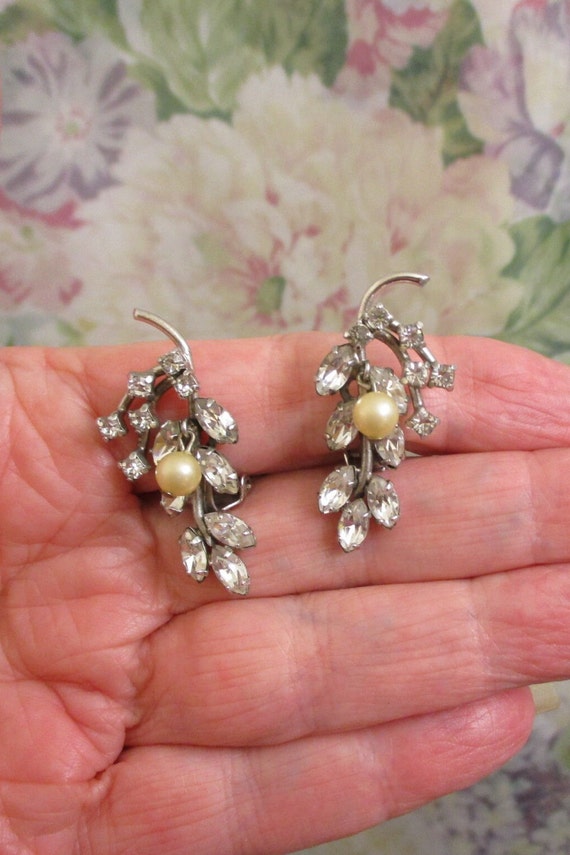 HATTIE CARNEGIE Floral Branch Brooch Earrings Set… - image 7