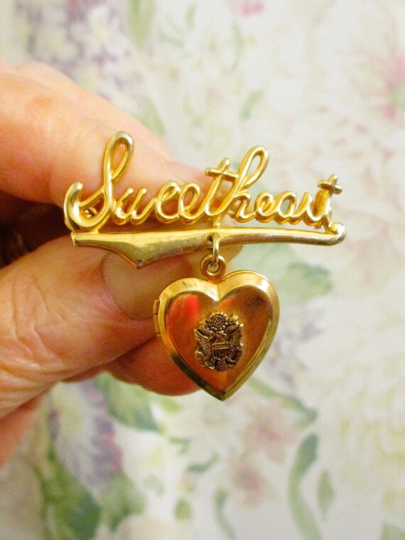 WWII US Army Gold Sweetheart Locket Pin ~ Vintage… - image 4
