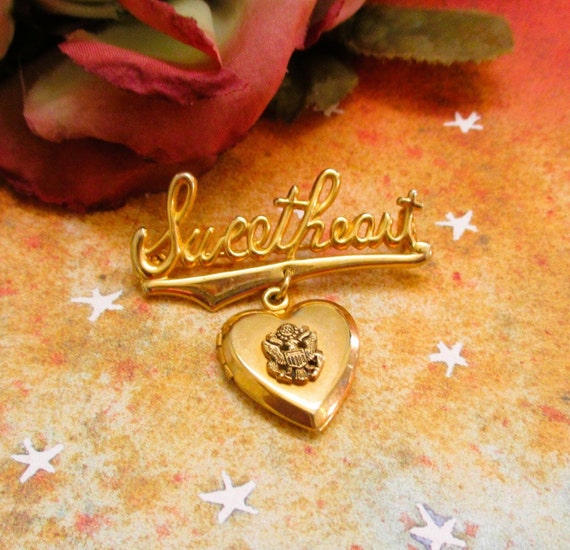 WWII US Army Gold Sweetheart Locket Pin ~ Vintage… - image 5