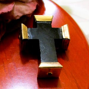 Broche victoriano francés de cruz de azabache para duelo ~ Joyería antigua de cristal negro chapada en oro de 10 quilates ~ Broche de cruz Memento Mori del siglo XIX imagen 10