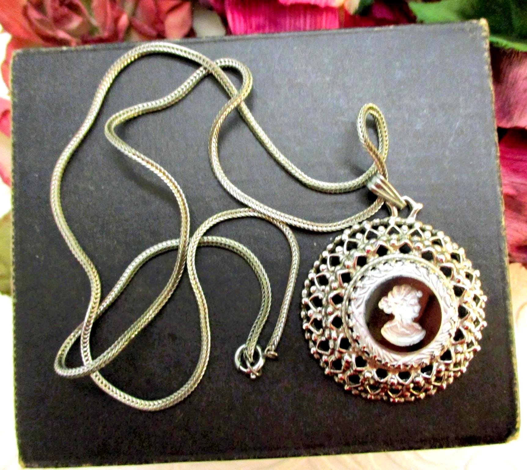 Vintage CARAVELLE BULOVA Watch Necklace: Whiting & Davis  display picture 1