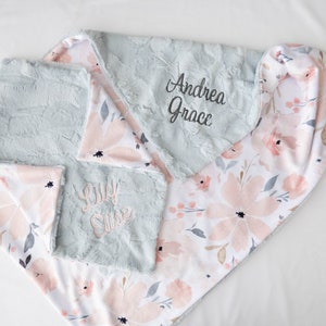 Grace Floral Baby Decke, personalisierte Baby Decke, Monogramm, neues Baby Geschenk, Baby Mädchen Kinderzimmer, Mädchen Baby Decke, rosa und graues Dekor Bild 2