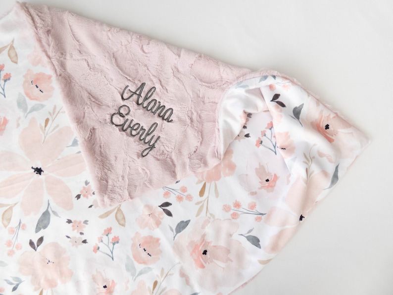 Grace Floral Baby Decke, personalisierte Baby Decke, Monogramm, neues Baby Geschenk, Baby Mädchen Kinderzimmer, Mädchen Baby Decke, rosa und graues Dekor Bild 1