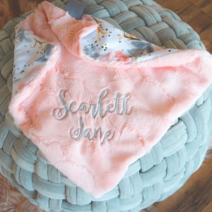 Manta de bebé personalizada, manta de bebé Minky, manta de bebé con nombre, manta de monograma, manta floral, manta de niña, rosa champán imagen 2