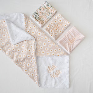 Tan Daisy Floral Personalized Baby Blanket, Minky Baby Blanket, Baby Blanket with Name, Monogram Baby Blanket, Daisies, Floral Baby Gift afbeelding 6