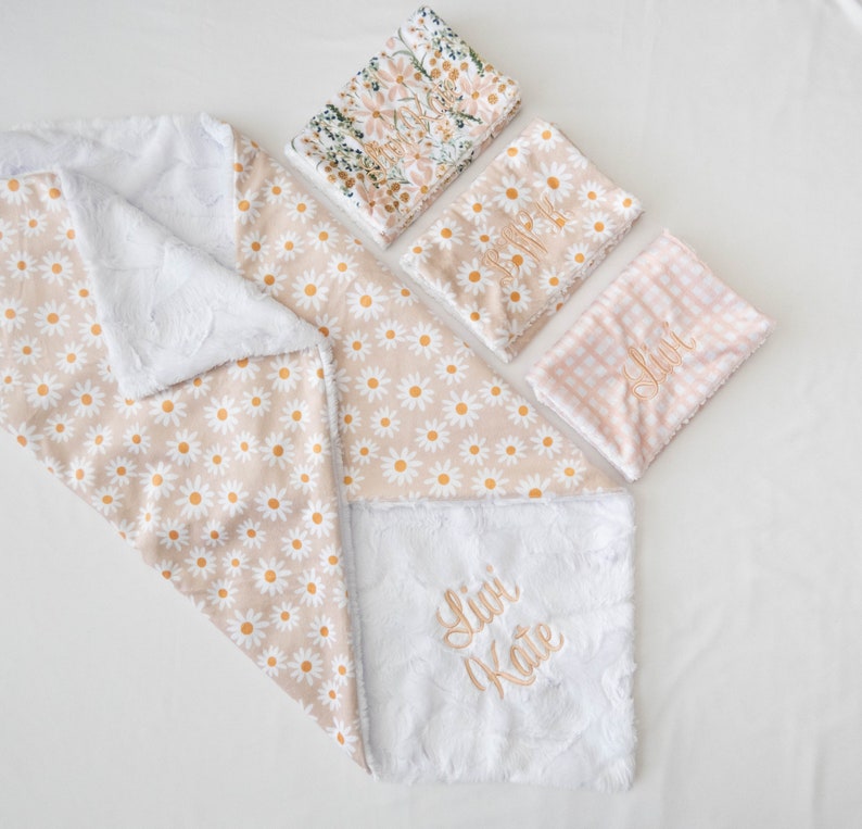 Tan Daisy Floral Personalized Baby Blanket, Minky Baby Blanket, Baby Blanket with Name, Monogram Baby Blanket, Daisies, Floral Baby Gift afbeelding 6