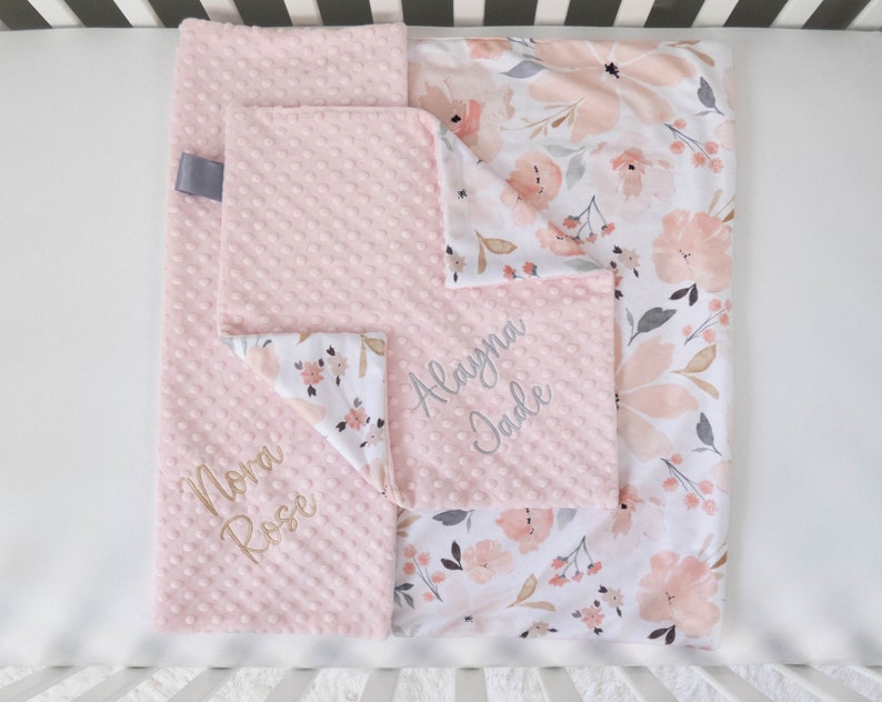 Grace Floral Baby Decke, personalisierte Baby Decke, Monogramm, neues Baby Geschenk, Baby Mädchen Kinderzimmer, Mädchen Baby Decke, rosa und graues Dekor Bild 4