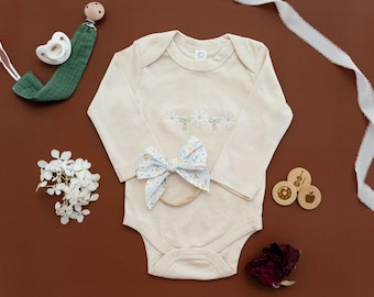 Coming Home Outfit with Bow, Baby Bodysuit, Custom Baby Clothing, Newborn Photos Outfit, Baby Clothes, Newborn Gift, Gift for New Baby