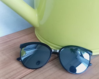 Gentle Monster POXI -02 Silver/Maroon
Slim Cat-eye Mirrored Sunglasses UNISEX Bigger, bolder and more popular than ever, shield sunglasses  main image 2