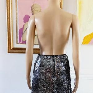 Vintage 00s Black Silver Sparkle Sequin Beaded High Waist Lined Polyester Party Short Mini Length Bodycon Skirt Sz Large image 2