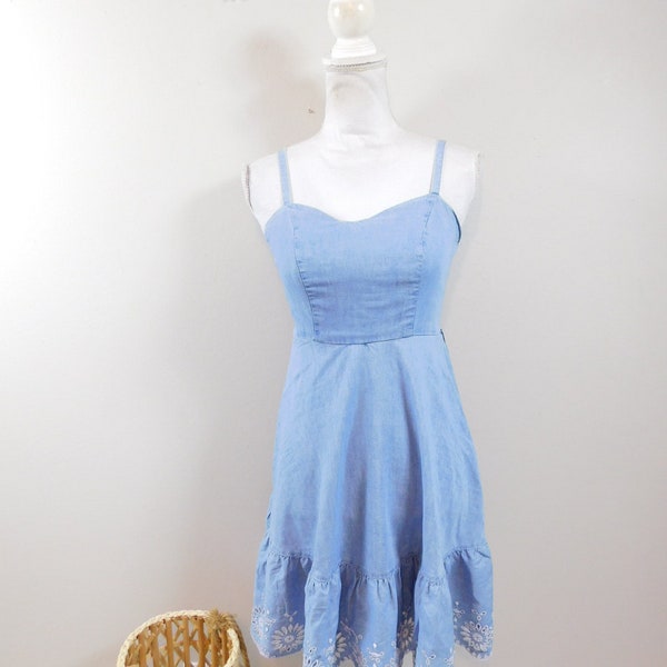 Vintage 90s Light Blue Wash Jean Floral Eyelet Embroidered Print Trim Stretch Fit and Flare Denim Tank Top Mini Short Dress Sz XS