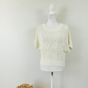 Vintage 90s Cream Holey Textured Crocheted Knitted Ribbed Stretch Crewneck Short Batwing Sleeve Sweater Top Shirt Sz Medium