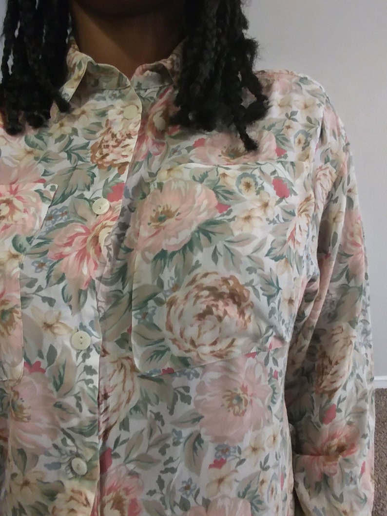 50/% SUMMER SALE Vintage Lizsport Floral Flower Print Pastel Pink Green Collared Button Down Tie Back 34 Sleeve Top Blouse Shirt Small