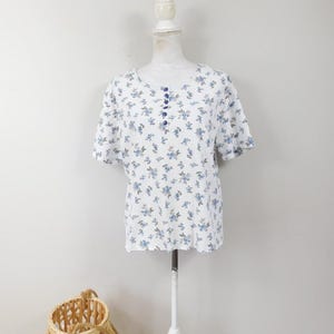 Vintage 60s Backroad Blues Tiny Floral Flower Print White Henley Button Up Short Sleeve Top Blouse Tee TShirt Sz 16/XL Plus Size