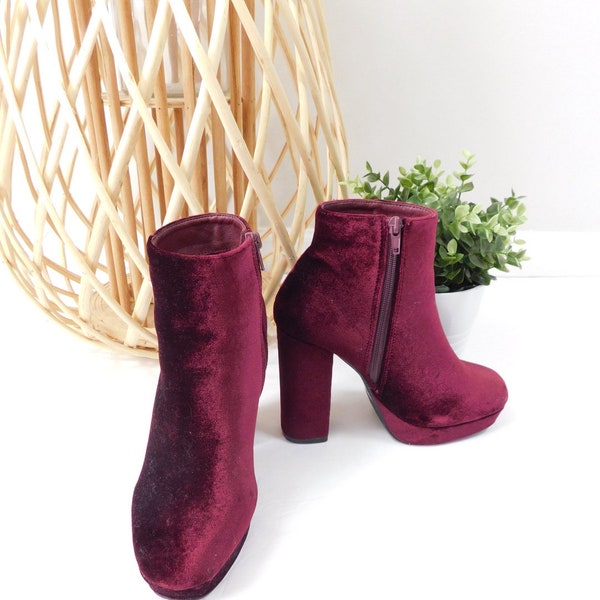 Vintage 90s Burgundy Red Faux Velvet High Chunky Thick Heel Ankle Zipper Round Toe Platform Minimal Boots Bootie Shoes Sz 7