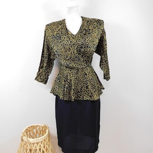 Vestido lápiz vintage de los años 80 de Scarlett con estampado abstracto de remolinos, falda peplum negra y amarilla, plisada, cruzada, manga tres cuartos, largo hasta la rodilla, talla 5/6 pequeña.
