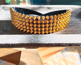 Vintage 00s Black Gold Studded Tinted Heavy Metal Futuristic One Single Piece Shield Fashion Visor Sunglasses Lens Sunnies Eyewear
