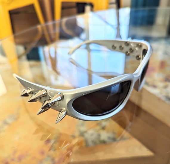 Vintage 00s Gray Silver Spiked Black Tinted Heavy Metal One Single