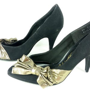 Vintage jaren 80 nachtleven by Life Stride zwart zilver metallic strik kunstleer puntige gesloten teen hoge hakken pumps schoenen maat 5,5