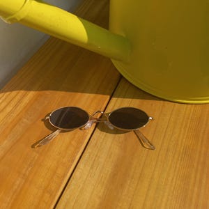 Vintage 00s Black Gold Tinted Tiny Oval Cat Eye Metal Frame Hippie Fashion Sunglasses Lens Costume Glasses Sunnies Accessory