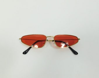 Vintage Red Gold Cat Eye Triangle Tinted Shape Small Retro Fashion Hippie Sunglasses Metal Frame Lens Classic Glasses Sunnies