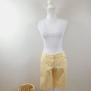 Vintage 90s 7th Avenue New York & Company Yellow White Pin Vertical Striped Print Mid Rise Bermuda Long Trousers Shorts Sz 4 Small