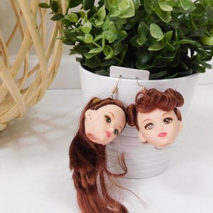 ヴィンテージ 00年代 バービー人形 赤毛 ヘッドプリント 女性 女の子 大きなピアス イヤリング ダングルドロップ コスチュームジュエリー ファッションアクセサリー