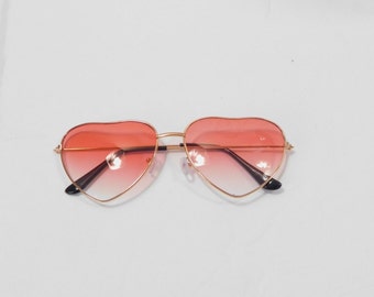 Vintage 00s Red Clear Ombre Heart Shaped Transparent Gold Metal Frame Fashion Plastic Sunglasses Lens Costume Glasses Eyewear