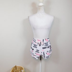 Pantalones cortos de pijama vintage de los años 00 con estampado de corazones y lentejuelas, cintura elástica, polar blanco y negro, para dormir todo el día y no poder levantarse, talla grande